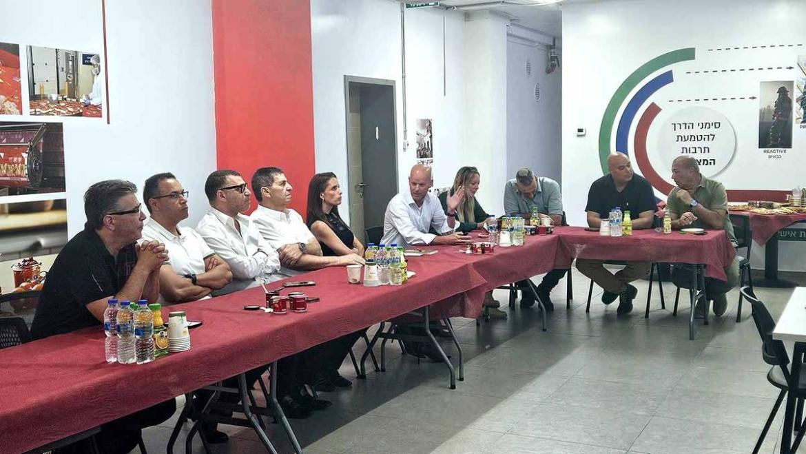 ראש המועצה דני עטר  ובכירה המועצה  התארחו במחלבת תל יוסף בגלבוע