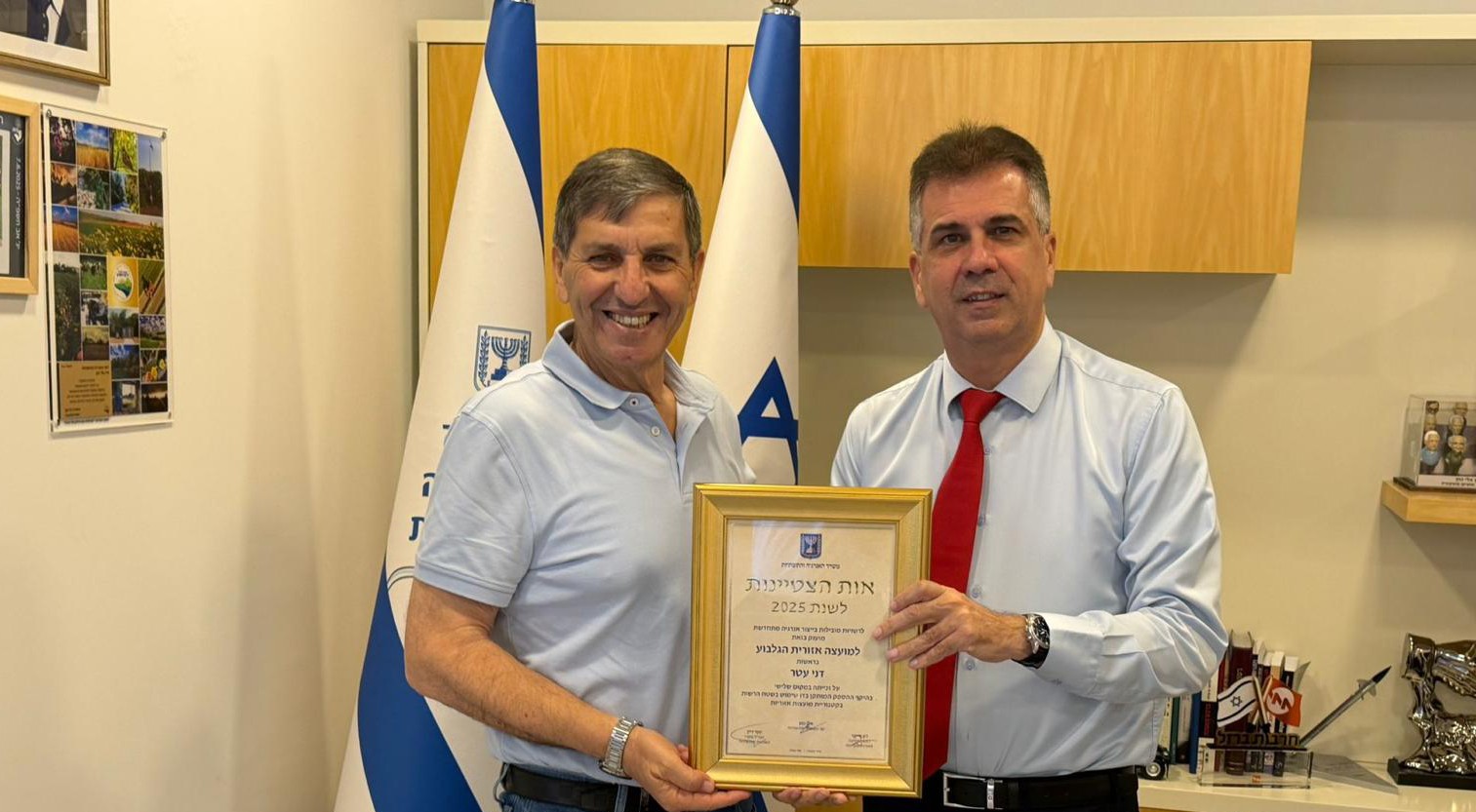 תמונה ראשית -ניוזלטר השבוע בגלבוע(ראש המועצה דני עטר במשחק שחמט)